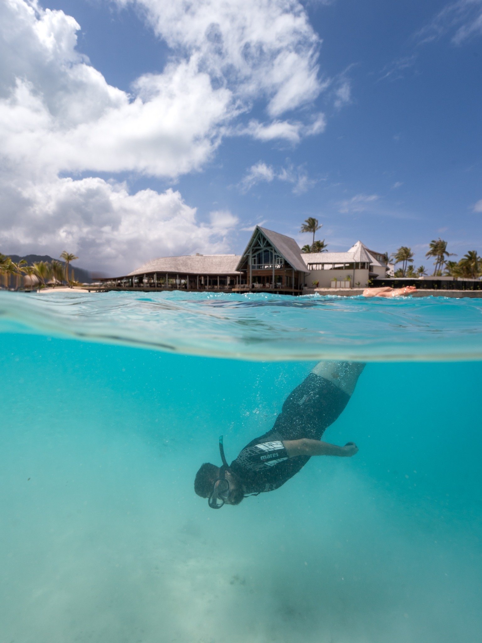 Split-level snorkelling image in Bora Bora